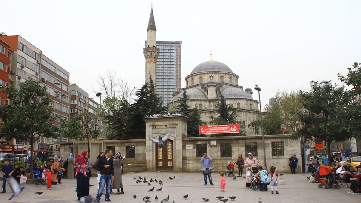 Bütün ilçeler coşkuyla kutlarken, kayyum Cumhuriyet'i unuttu