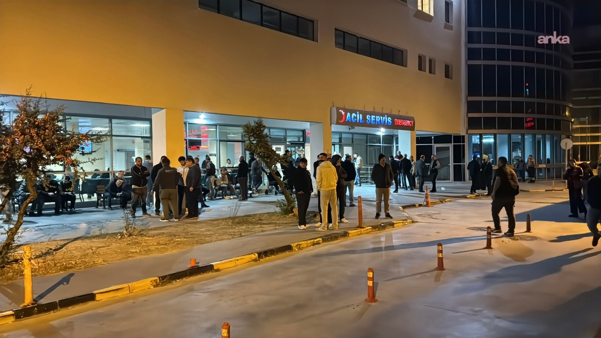 Soma'da hastane önünde acı bekleyiş