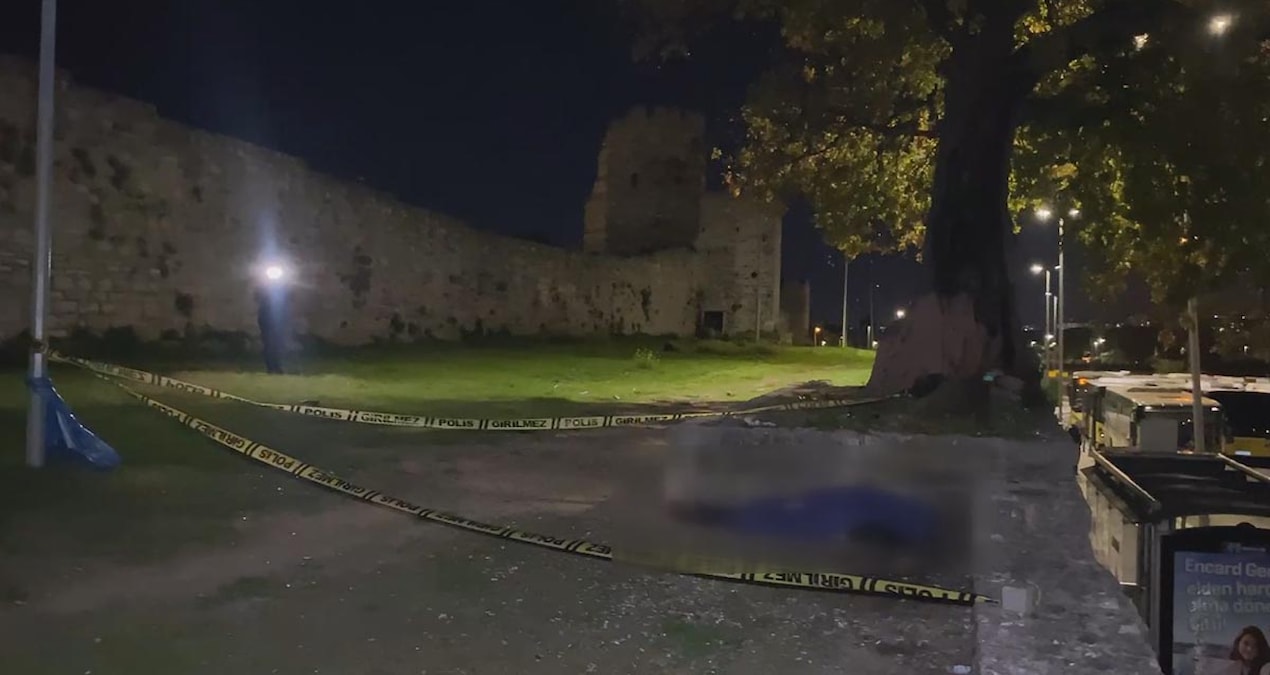 İstanbul'da surlarda erkek cesedi bulundu