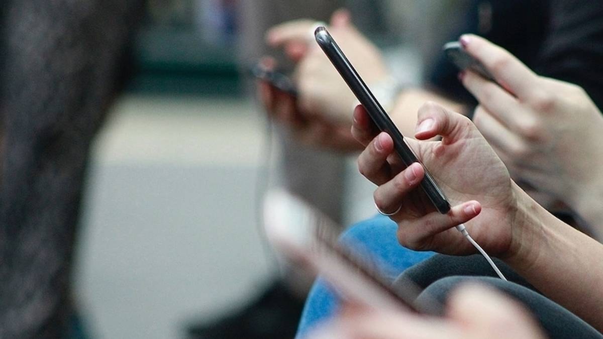 2 telefon birden tarih oluyor: Dev marka fişini çekti