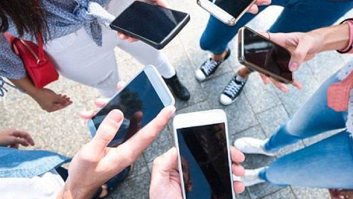 Yapılan küçük hatayla şehrin bütün telefonları aynı anda çaldı