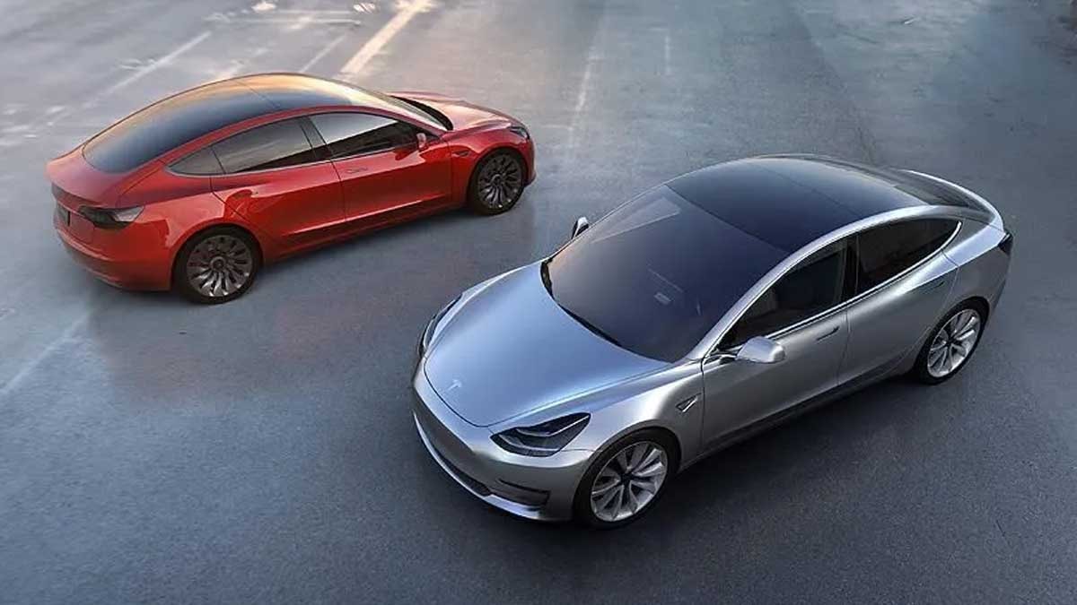 Tesla yıllardır beklenen aracın satışından vazgeçti