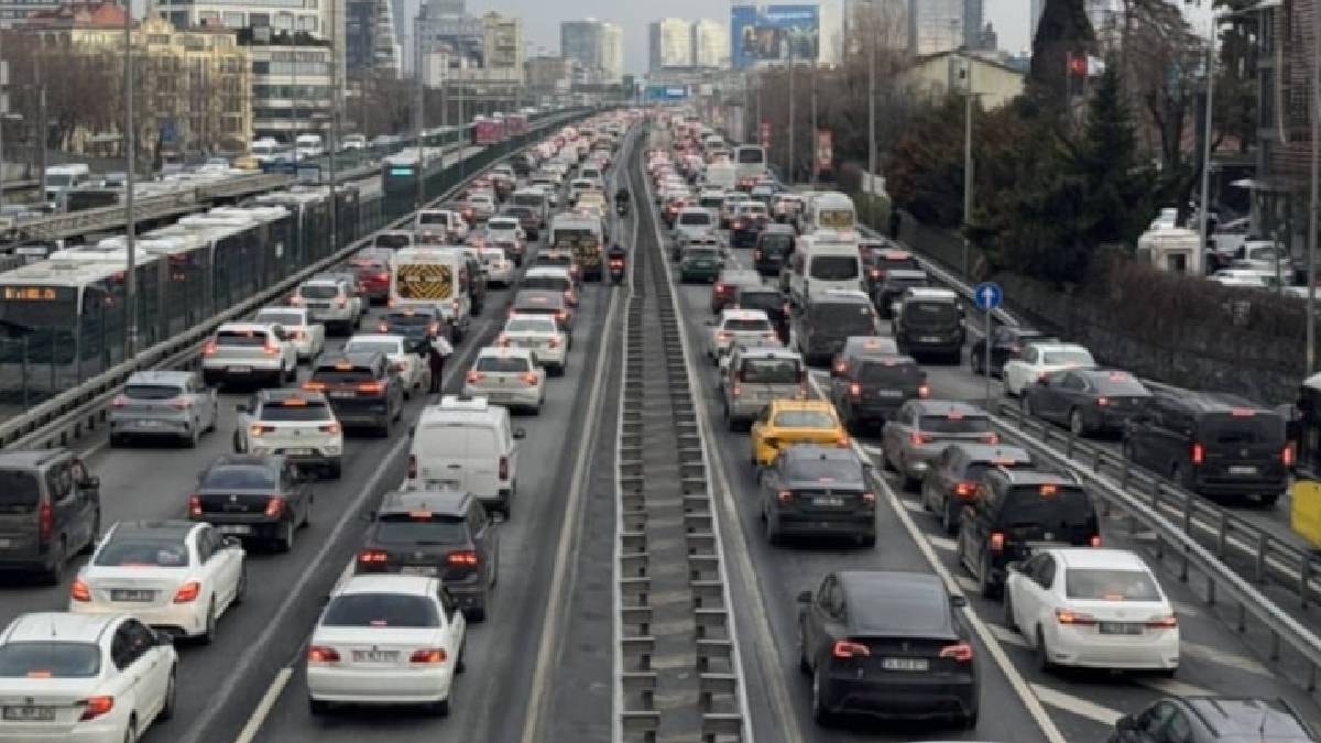 Türkiye'de en çok araca sahip 20 il belli oldu: 6 şehir 1 milyon barajını aştı