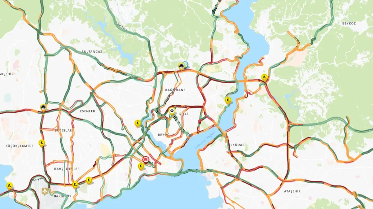 İstanbul'da sağanak ve trafik işkencesi... İş çıkışı yoğunluk yüzde 80'i aştı