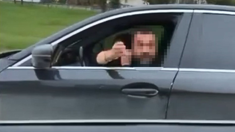Trafikte tartıştığı sürücüye çarpıp kaçtı