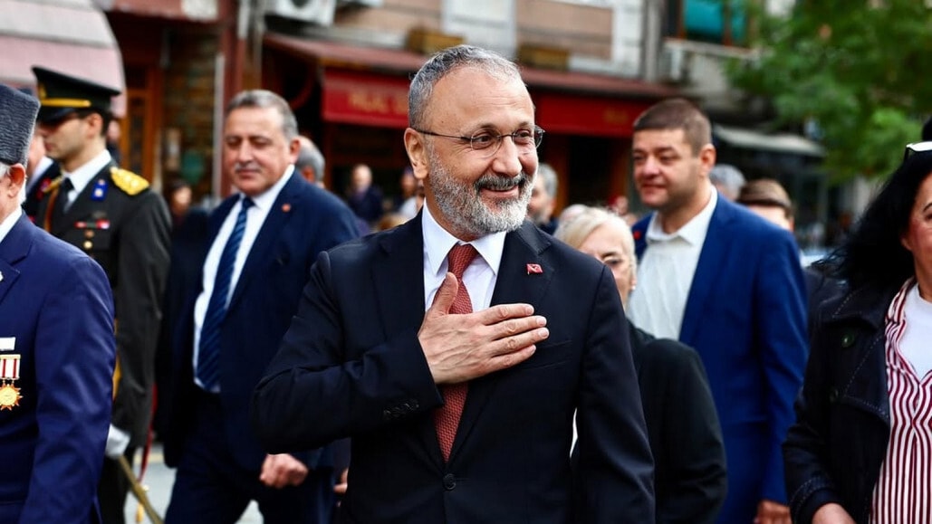 Tutuklu Başkan Özmen'den ilk mesaj: Hukuka inancımızdan vazgeçmeyeceğiz
