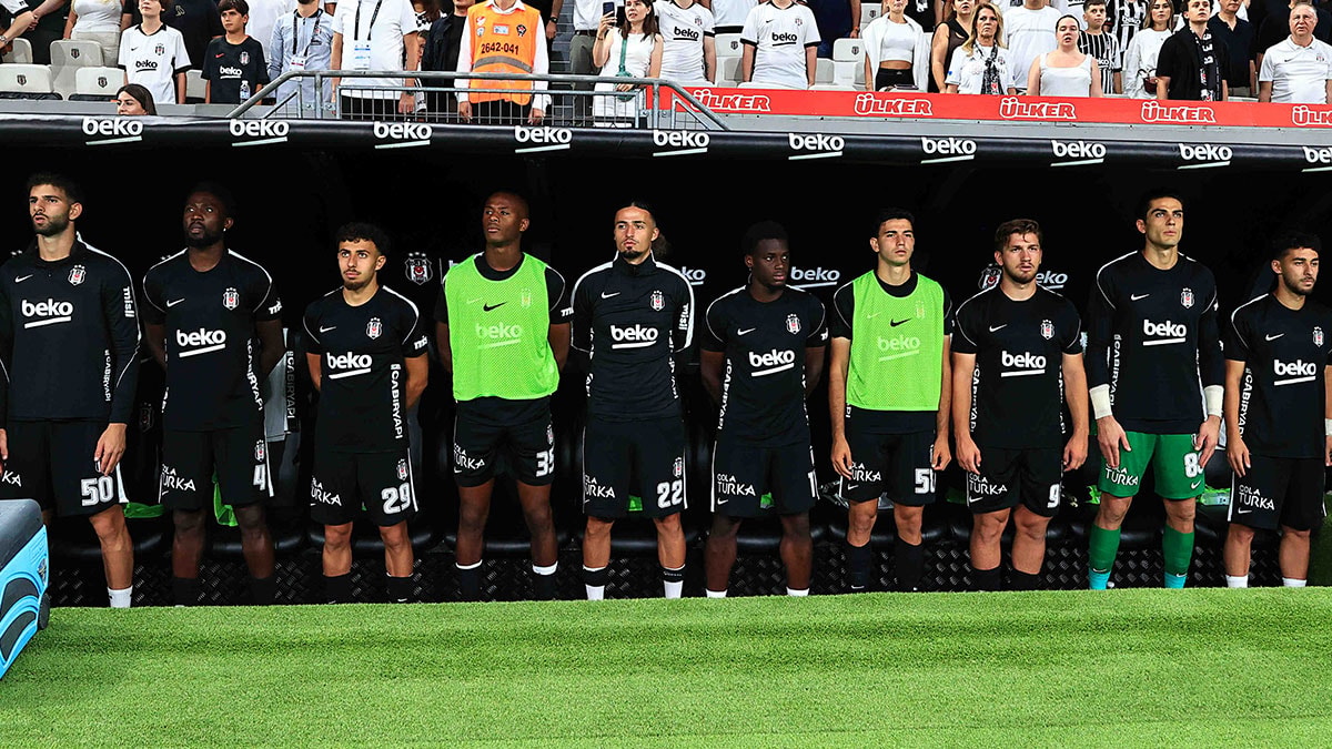 Beşiktaş'ın son transferi hırs ve üzüntüden elini çatlattı