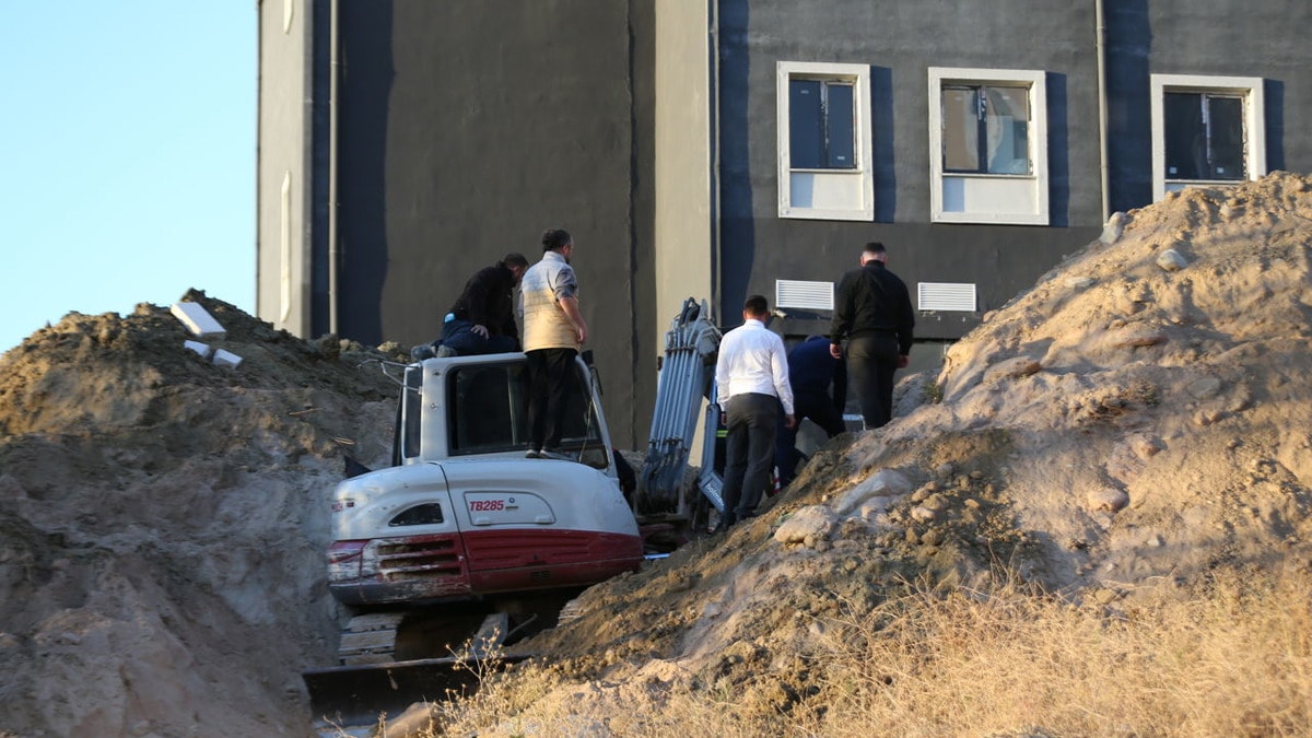 Üniversite kampüsünde toprak kayması: 2 işçi yaralandı