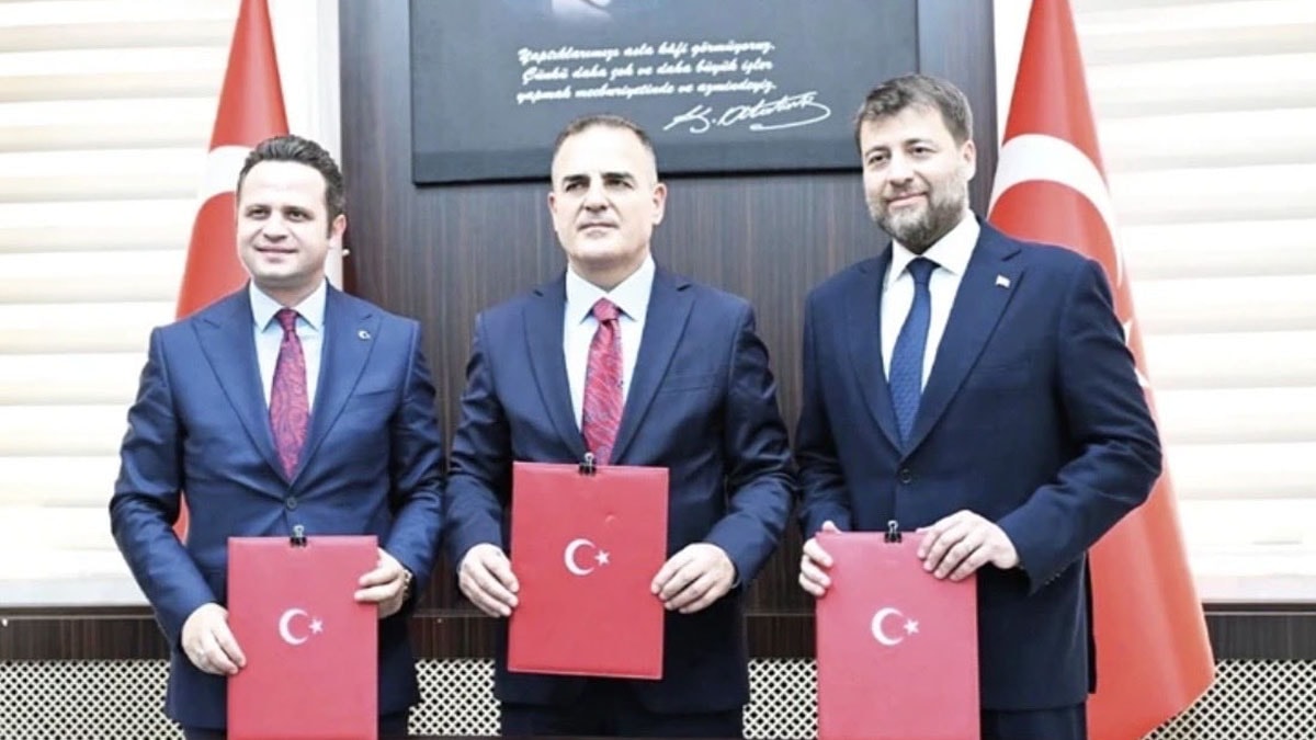 Fon krizi valiliğe sıçradı: AKP’li isimden valinin sözlerine sert tepki