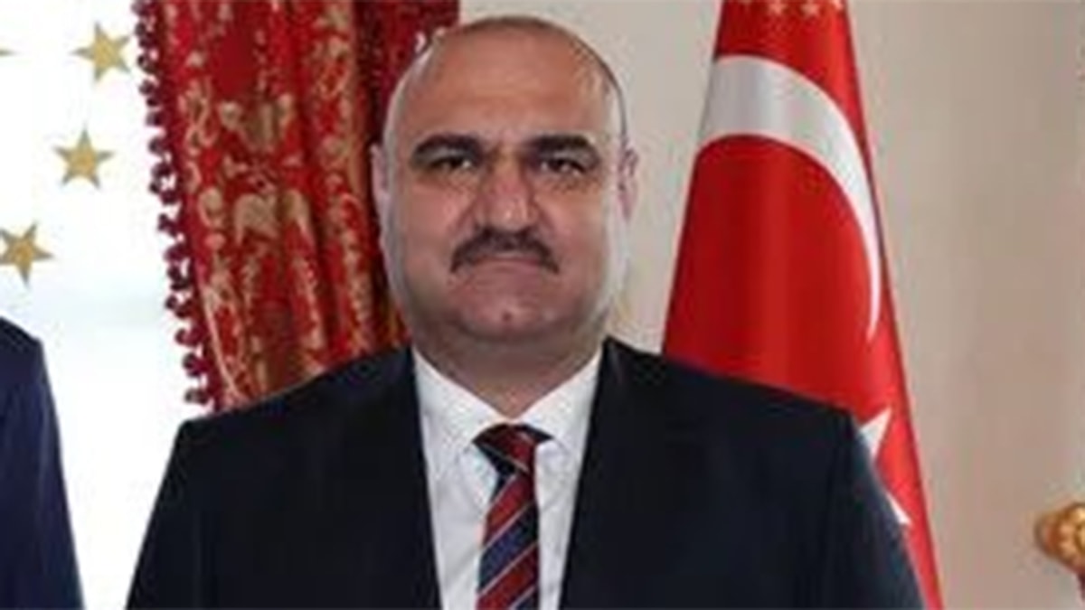 Komşu ülkedeki Türk validen büyük başarı: Devlet bakanı oldu
