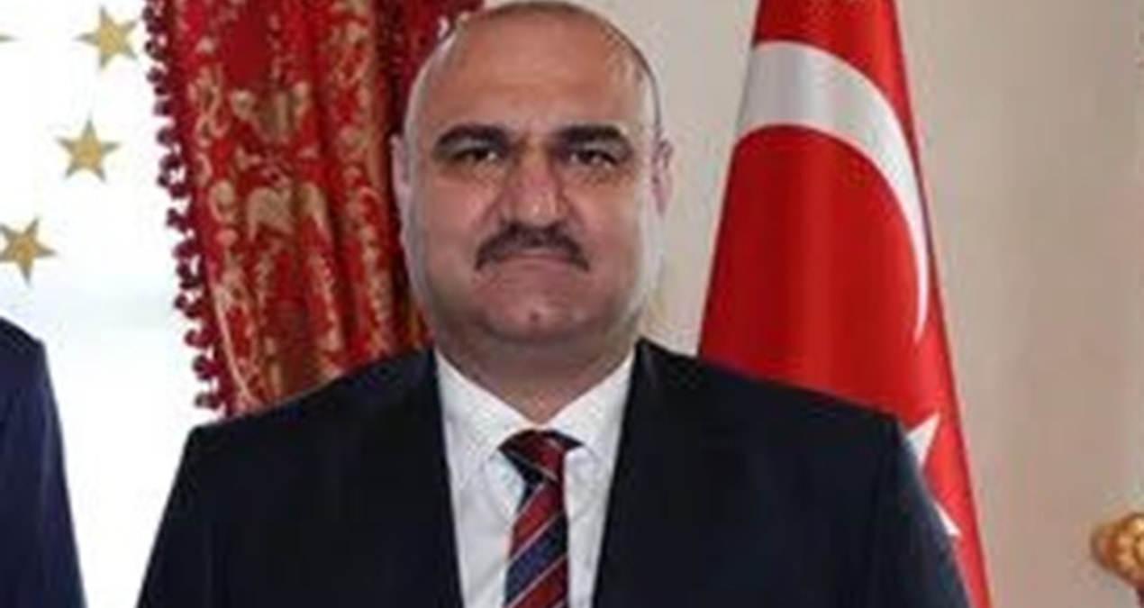 Komşu ülkedeki Türk validen büyük başarı: Devlet bakanı oldu