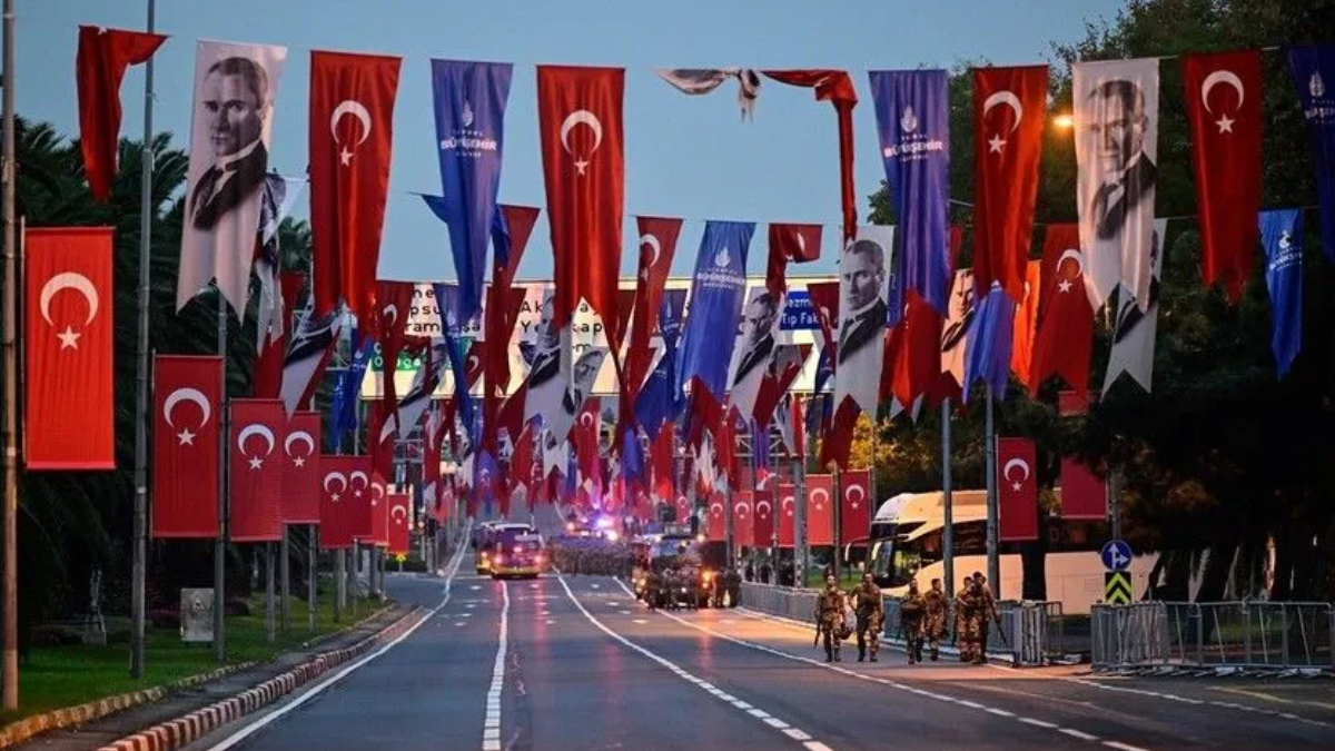 İstanbul'da 29 Ekim programına yağış engeli: Vatan Caddesi korteji ertelendi!