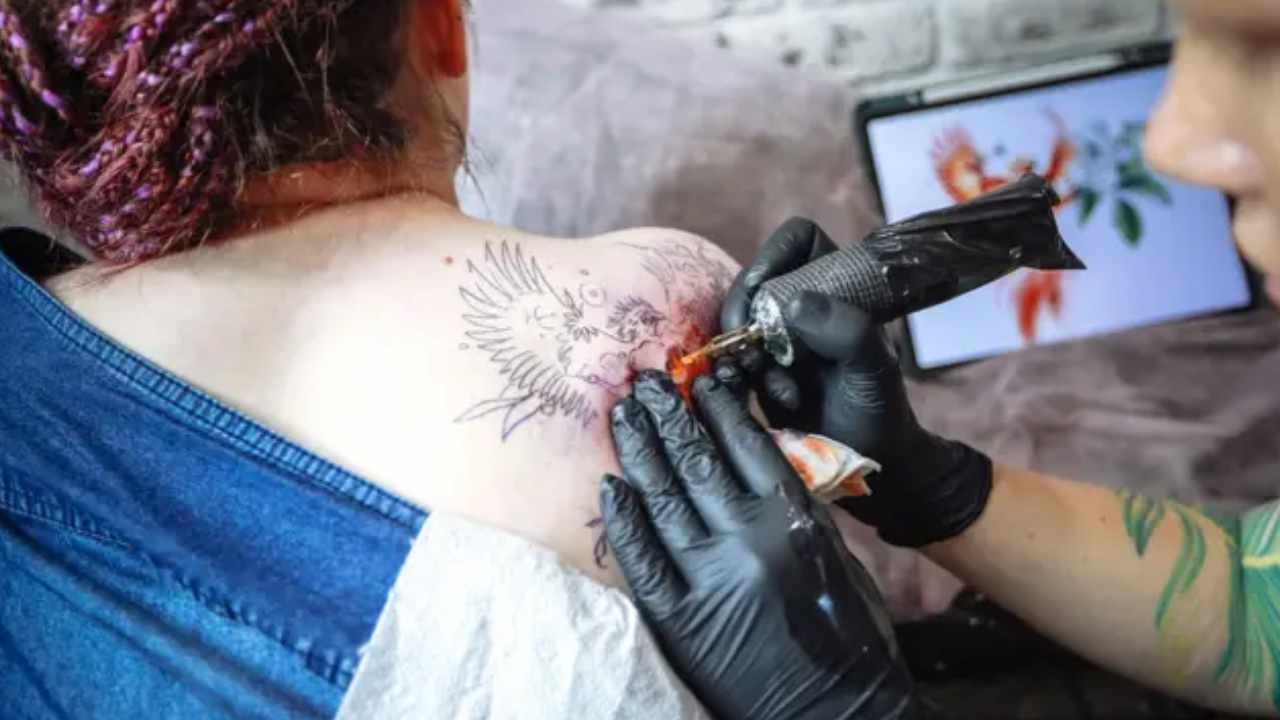 Vücuduna dövme yaptıran herkeste görülüyor: Bilim insanları acil koduyla uyardı