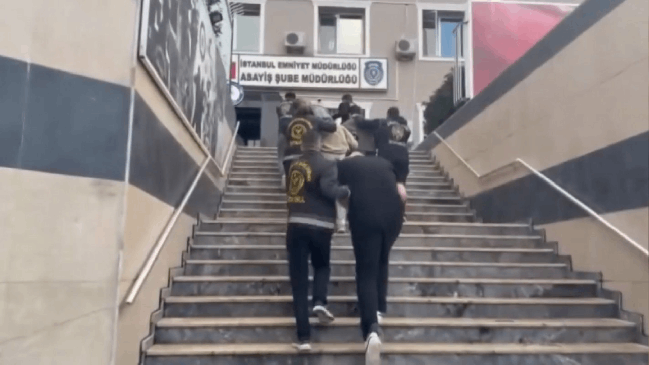 10 sosyal medya fenomenine gözaltı