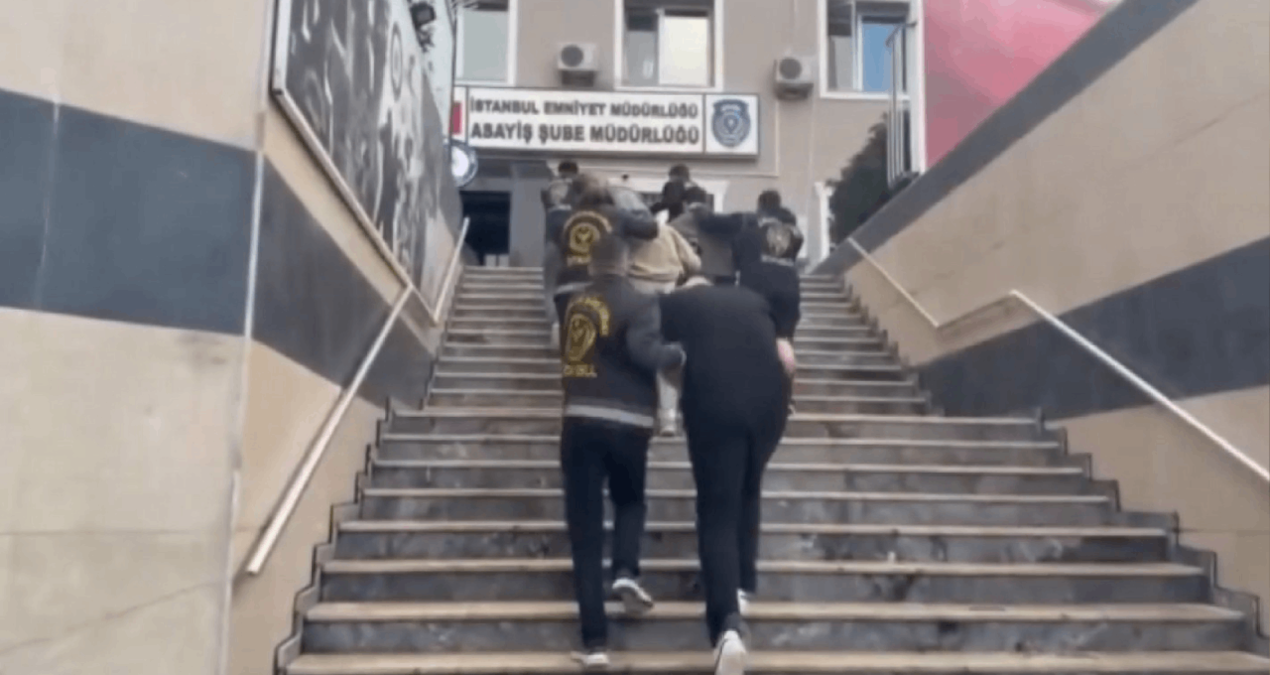 10 sosyal medya fenomenine gözaltı