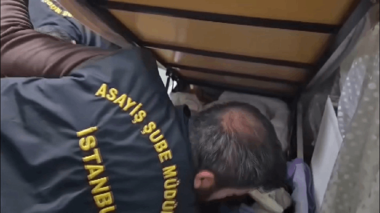 9 yıldır aranan firari, imam nikahlı eşinin evine düzenlenen baskınla kelepçelendi