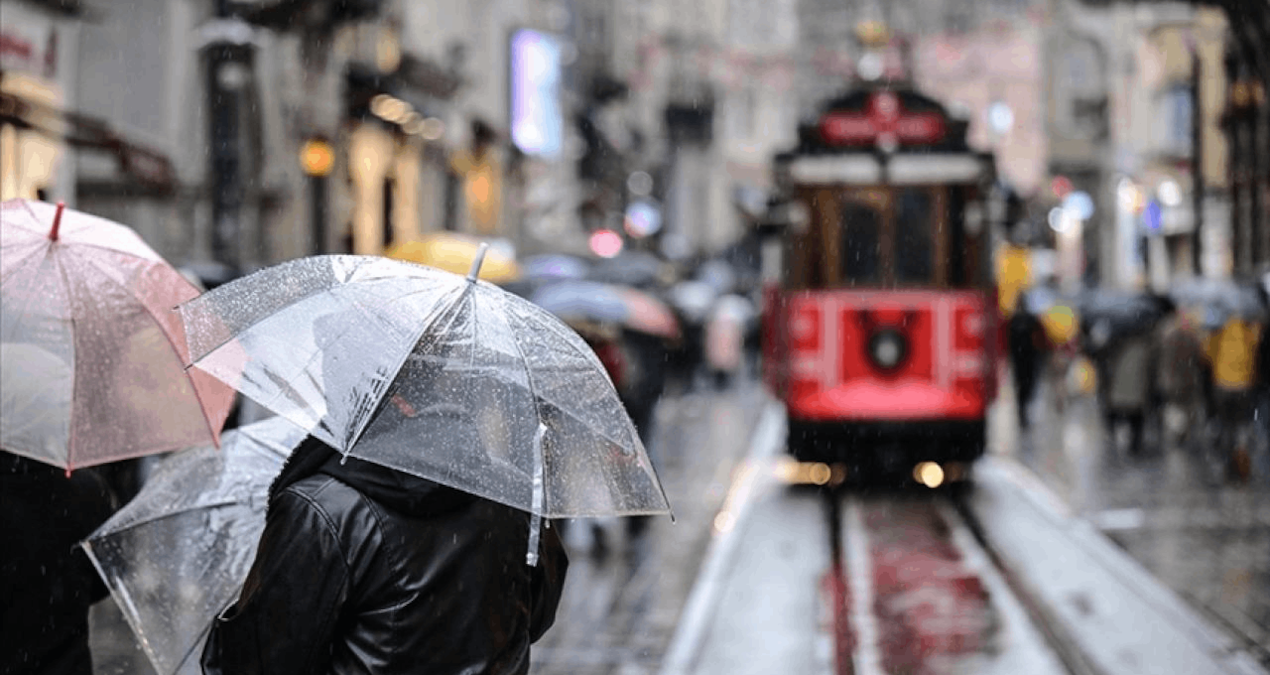 İstanbul'da hava sıcaklıkları düşüyor ve gök gürültülü sağanak geliyor