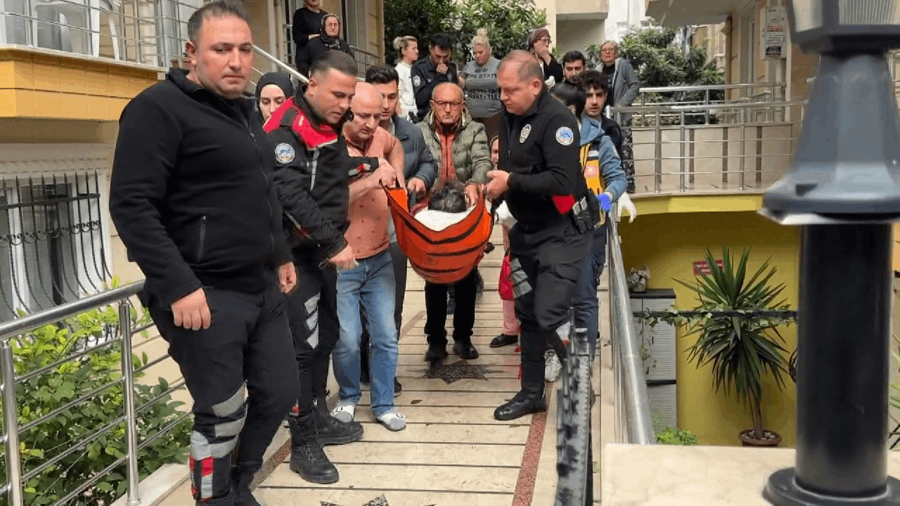 Yol verme kavgasında evinin önüne kadar takip edip boynundan bıçakladılar!