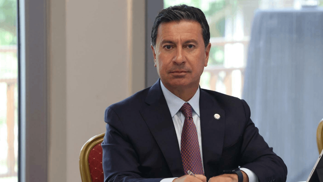 AKP'ye geçeceği iddia edilen başkandan YENİ Partili isim için paylaşım