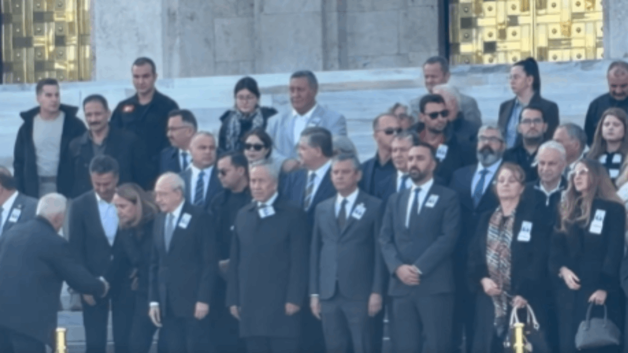 Özel ve Kılıçdaroğlu cenazede bir araya geldi