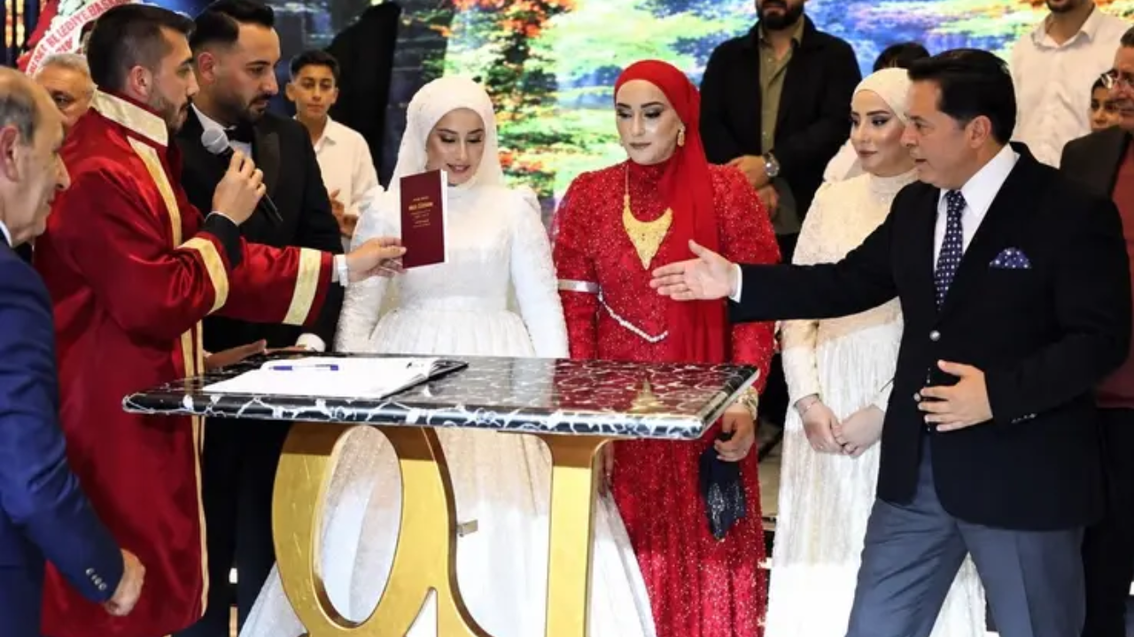 Mutlu günde anlar: Nikah memuru Ahmet Özer'i kızdırdı!