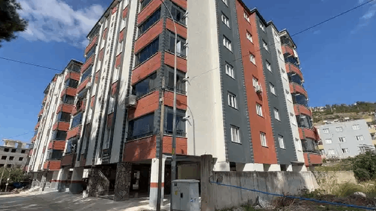 20 günlük eşini öldürüp intihar etti