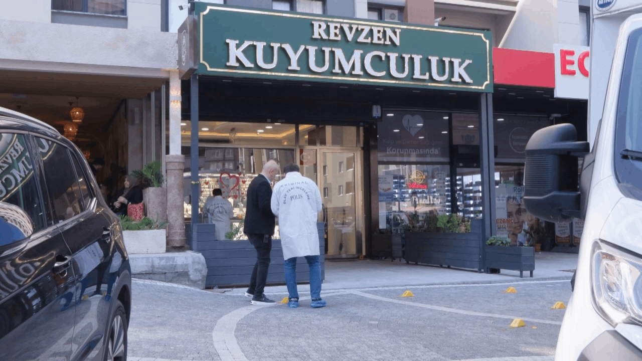 Kuyumcuya kurşun yağdırdı, silah zoruyla gasp ettiği araçla kaçtı
