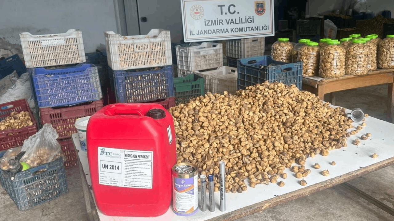 Vatandaşa satacakları incirleri lavabo açıcıyla beyazlatmışlar!