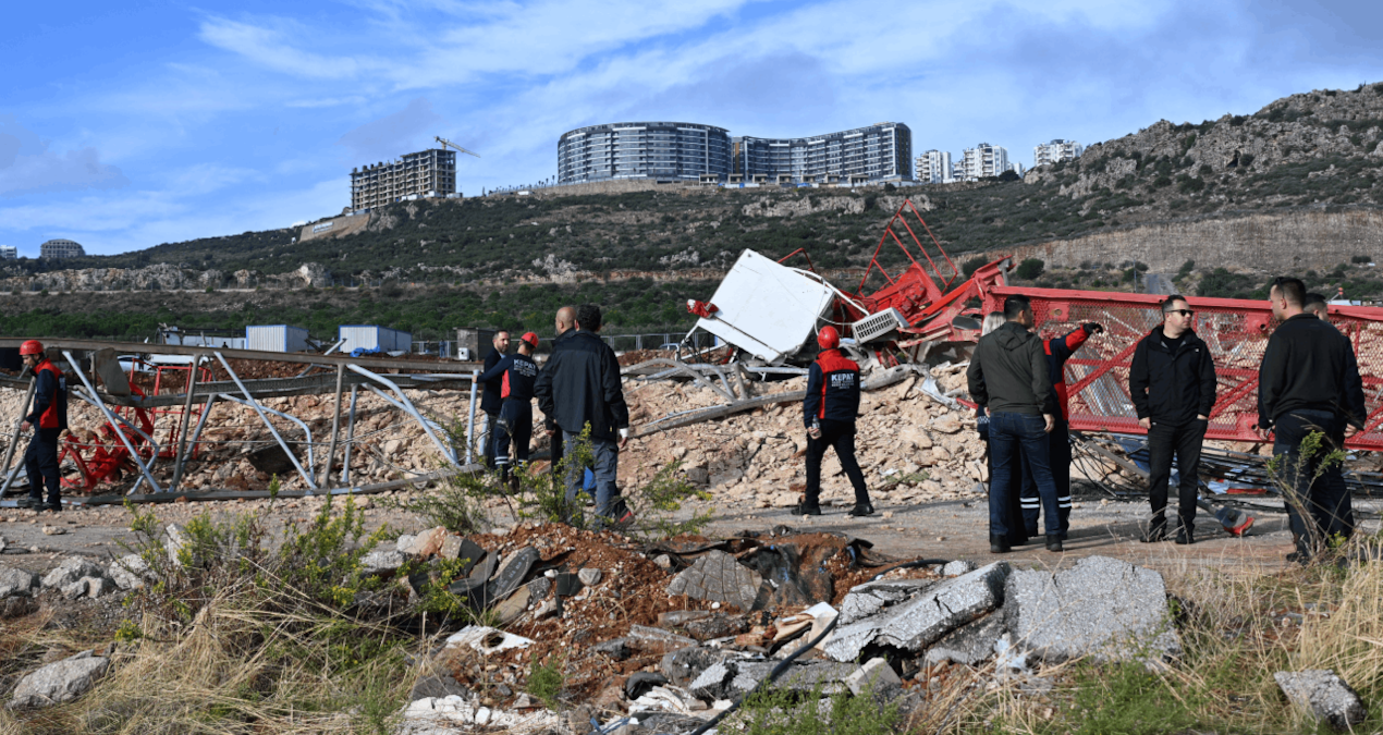 Antalya'daki hortum faciasında kahreden detay... Ölüm işçileri derbiyi izlerken yakalamış