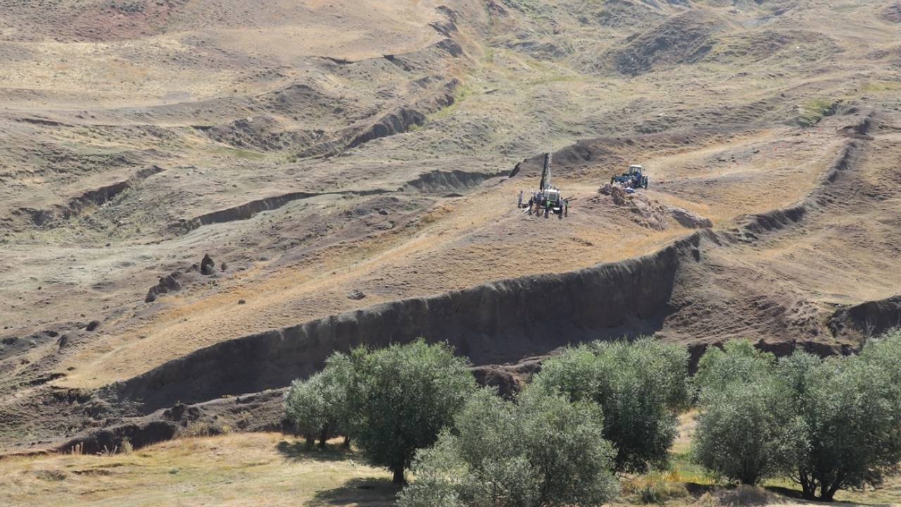 Türkiye'de Nuh'un Gemisi'ni arayan ekip sondaj yapınca aradıklarını buldular