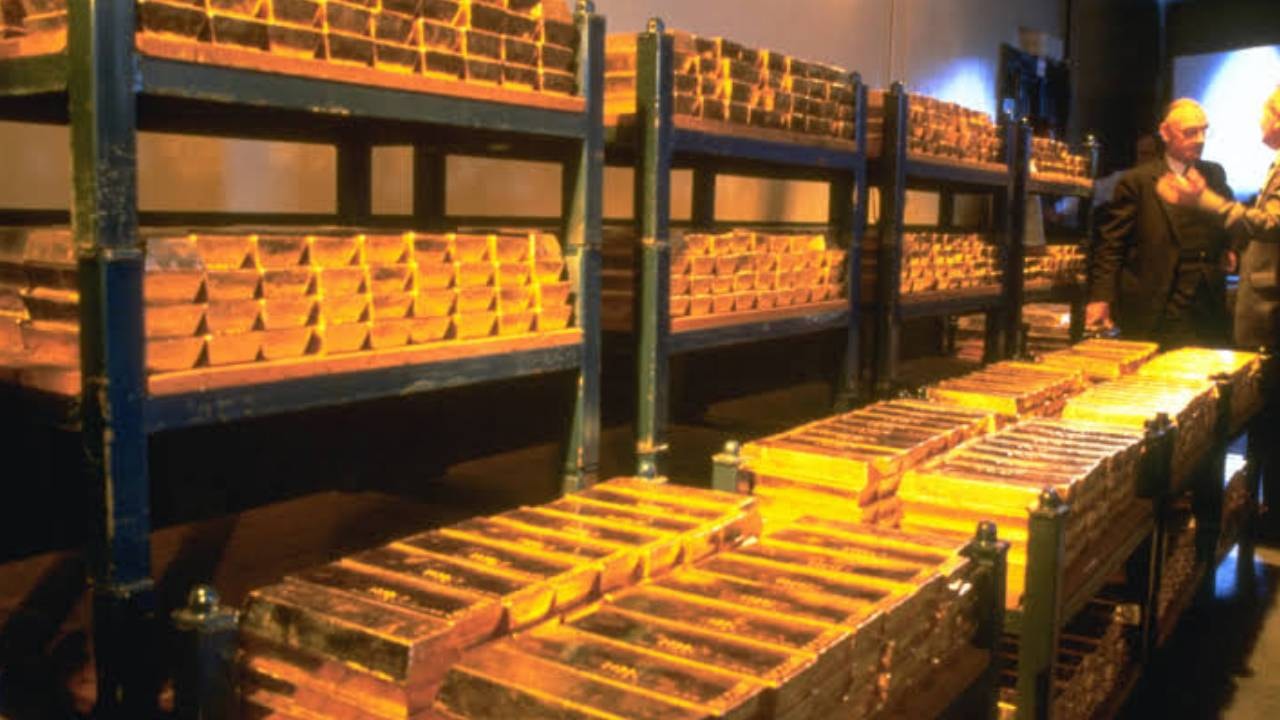 Ülkenin merkez bankasına emanet ettikleri altınları 7 yıldır alamıyorlar