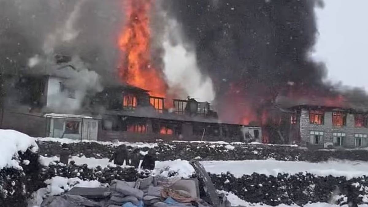 Everest'te facia: Otel alev alev yandı