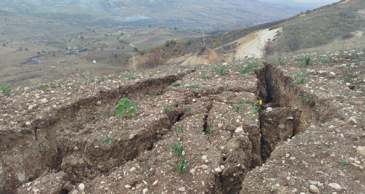 Yozgat'ta Zemin Hareketleri Tedirgin Ediyor: Valilikten Uyarılar Geldi