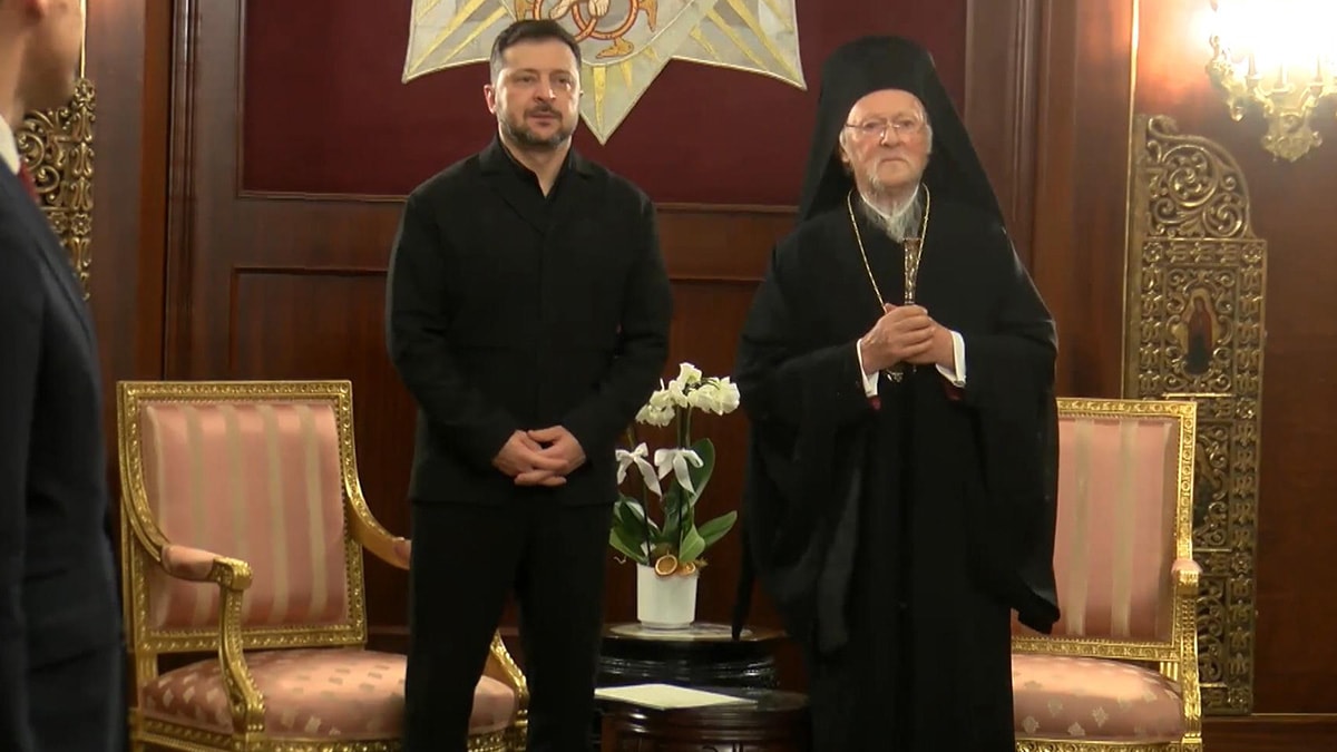 Zelenskiy Fener Rum Ortodoks Patrikhanesi'ni ziyaret etti
