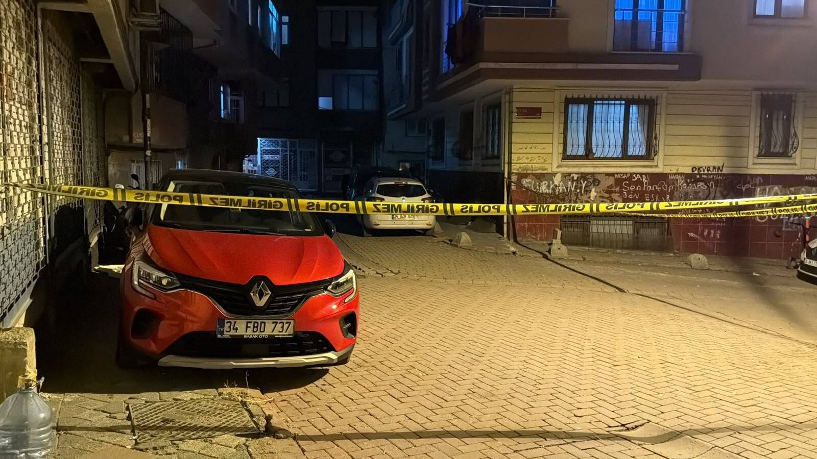 İstanbul'da silahlı kavga! Mermiler evlere ve iş yerine isabet etti