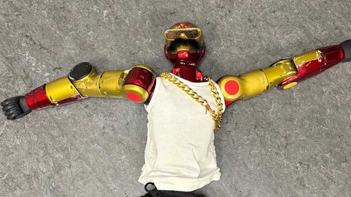 Altın zincirli 'sapık robot' 16 yaşındaki kıza dokundu: Polis soruşturma başlattı