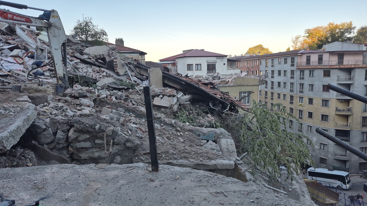 Zonguldak’ta ölümle sonuçlanan çökmenin ardından 7 bina tahliye edildi