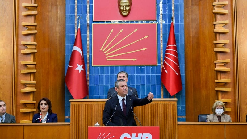 CHP'li başkanlardan Özel'e destek