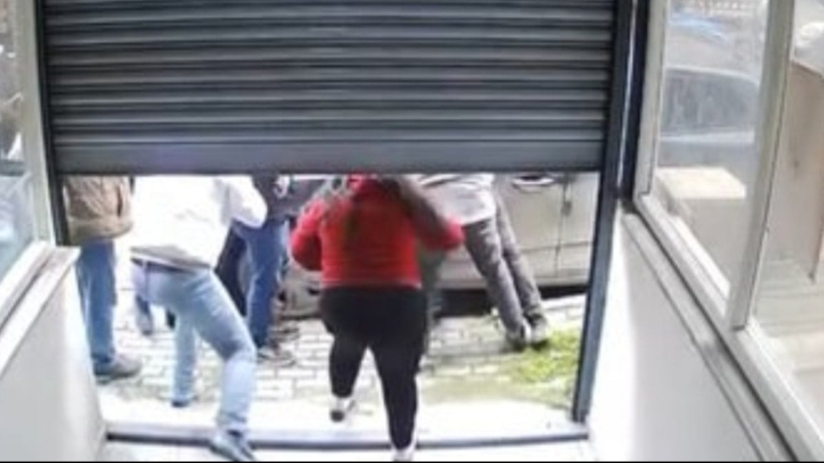 Müşteri gibi geldi dövmeci kızı taciz etti! Esnaf meydan dayağı attı