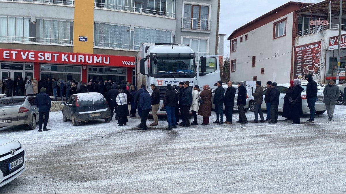 Eksi 4 derecede ucuz et kuyruğu