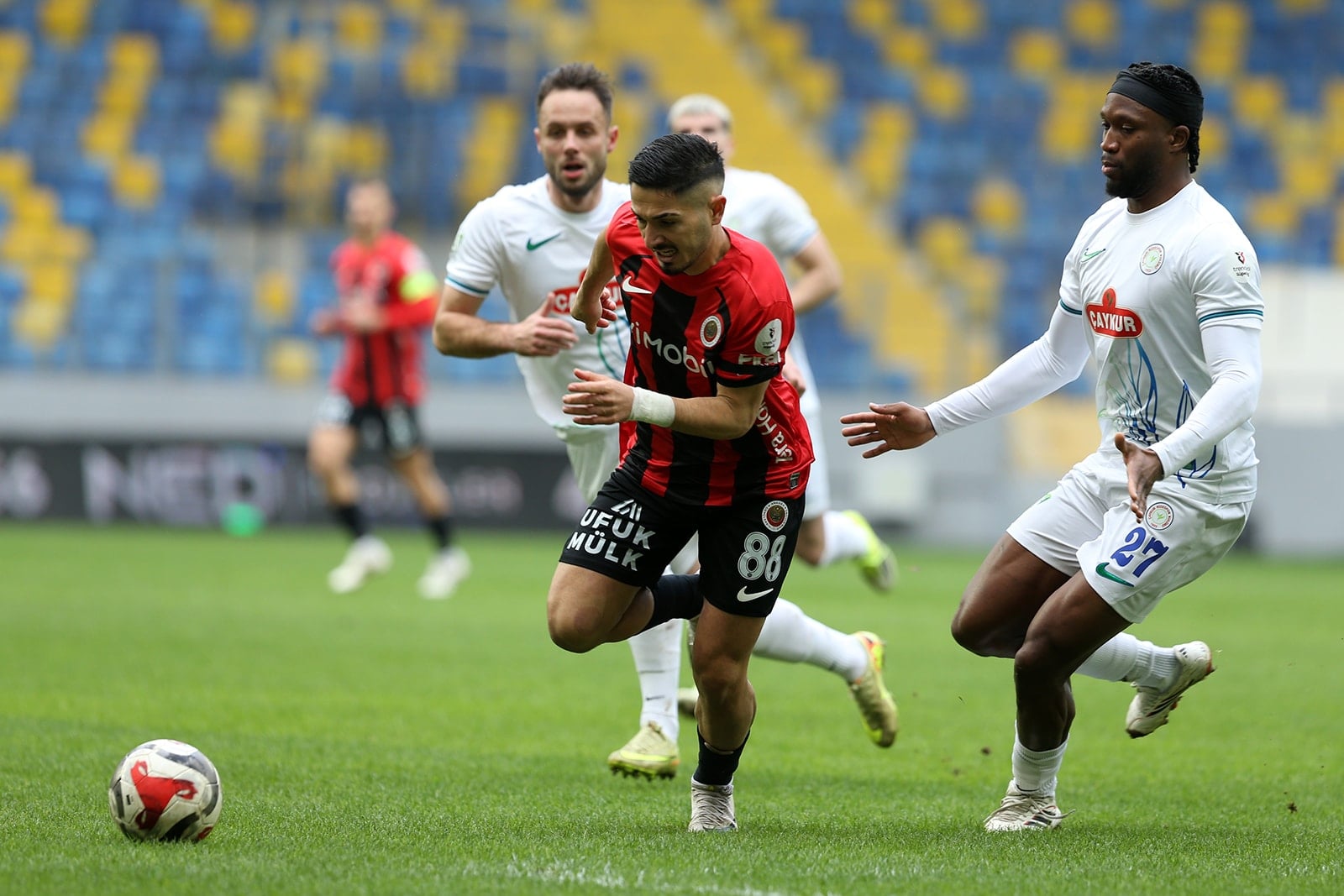 Rizespor puanı 10 dakikada kurtardı