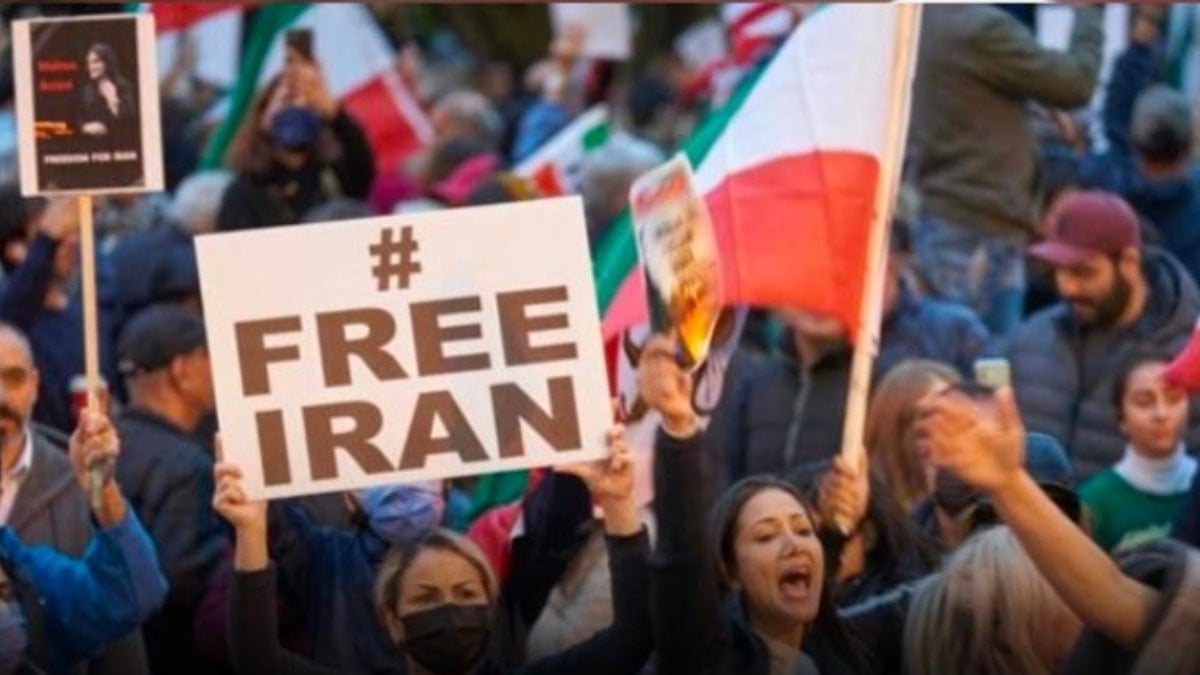 İran'da korkunç iddia: Protestocu kadınlara tecavüz edip sonra da yaktılar