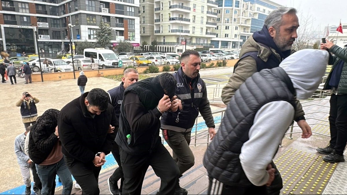 Casperlar'ın 'Emmisini' diplomatik plakalı araçla yurt dışına kaçıran 6 şüpheli yakalandı