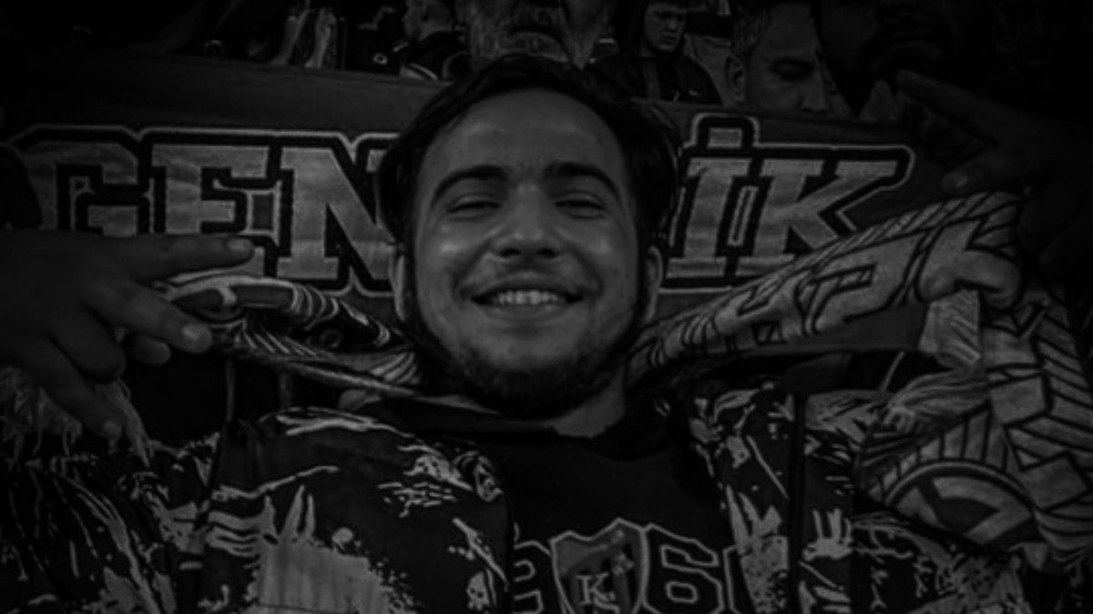 Tribünden düşen taraftar hayatını kaybetti