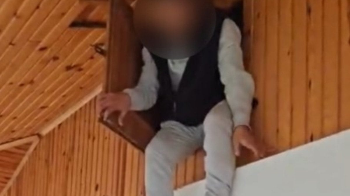 Yalova’da 27,5 yıl hapis cezası bulunan firari evinin tavanındaki gizli bölmede yakalandı