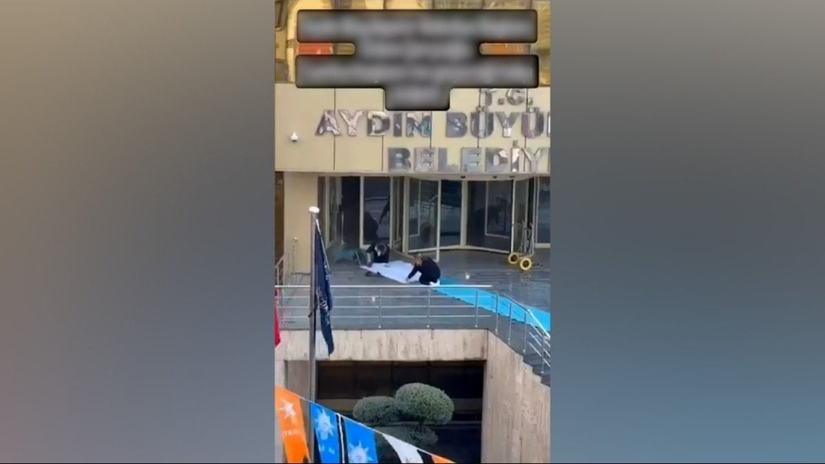 Özlem Çerçioğlu, Erdoğan’ın yürüyeceği halıyı ütületti