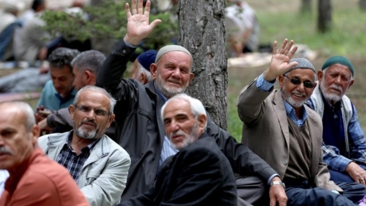 Emeklileri üzen bir haber daha! İkramiye önerisi AKP ve MHP oylarıyla reddedildi