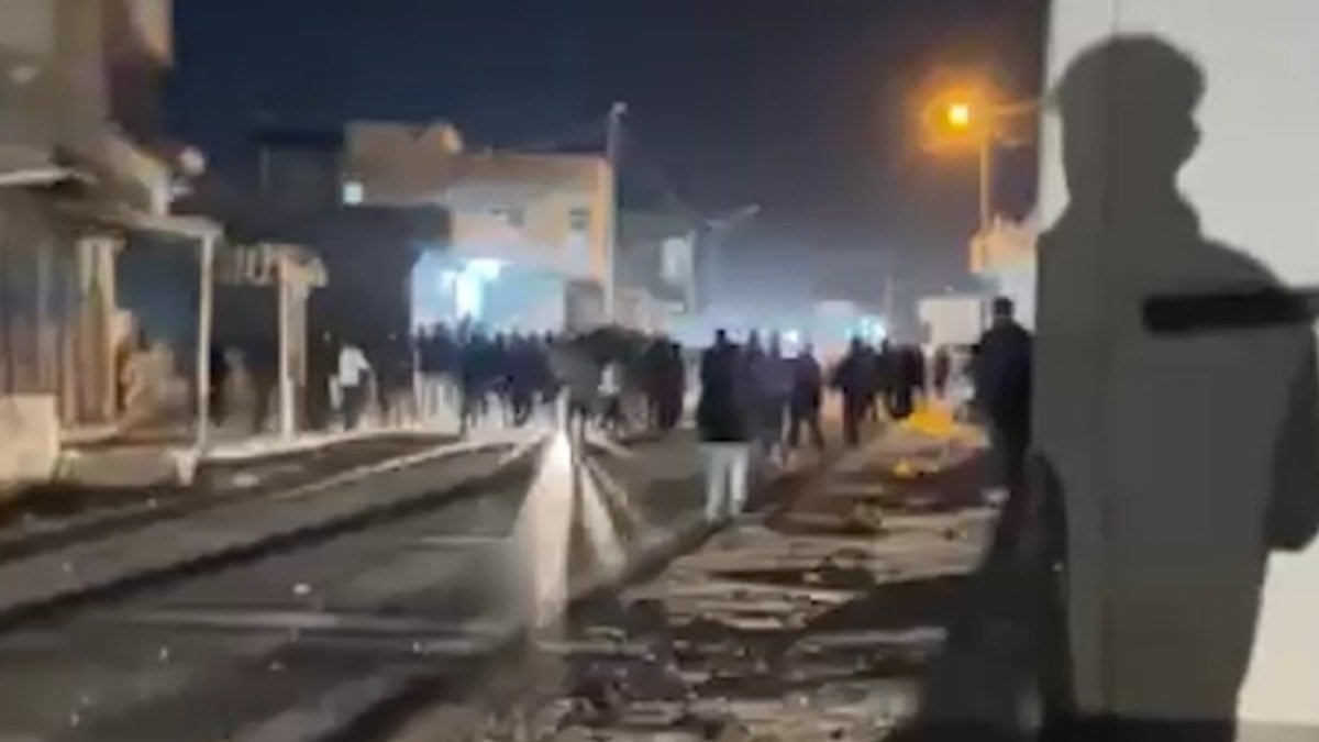 Şanlıurfa'da taşlı sopalı kavga: Ayırmaya çalışan uzman çavuş ile 7 kişi yaralandı