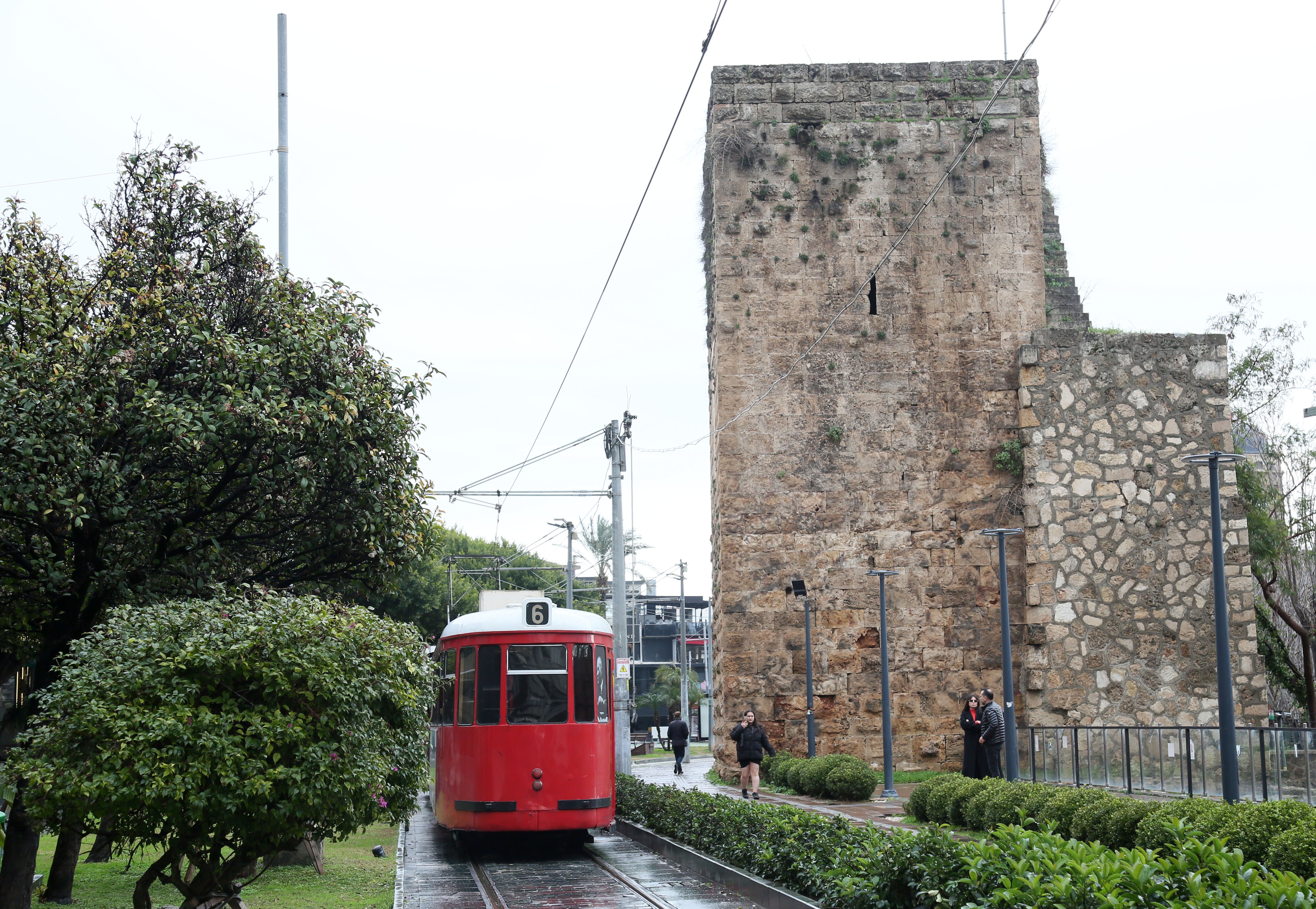 Antalya'nın 2 bin yıllık burçları tehlike altında