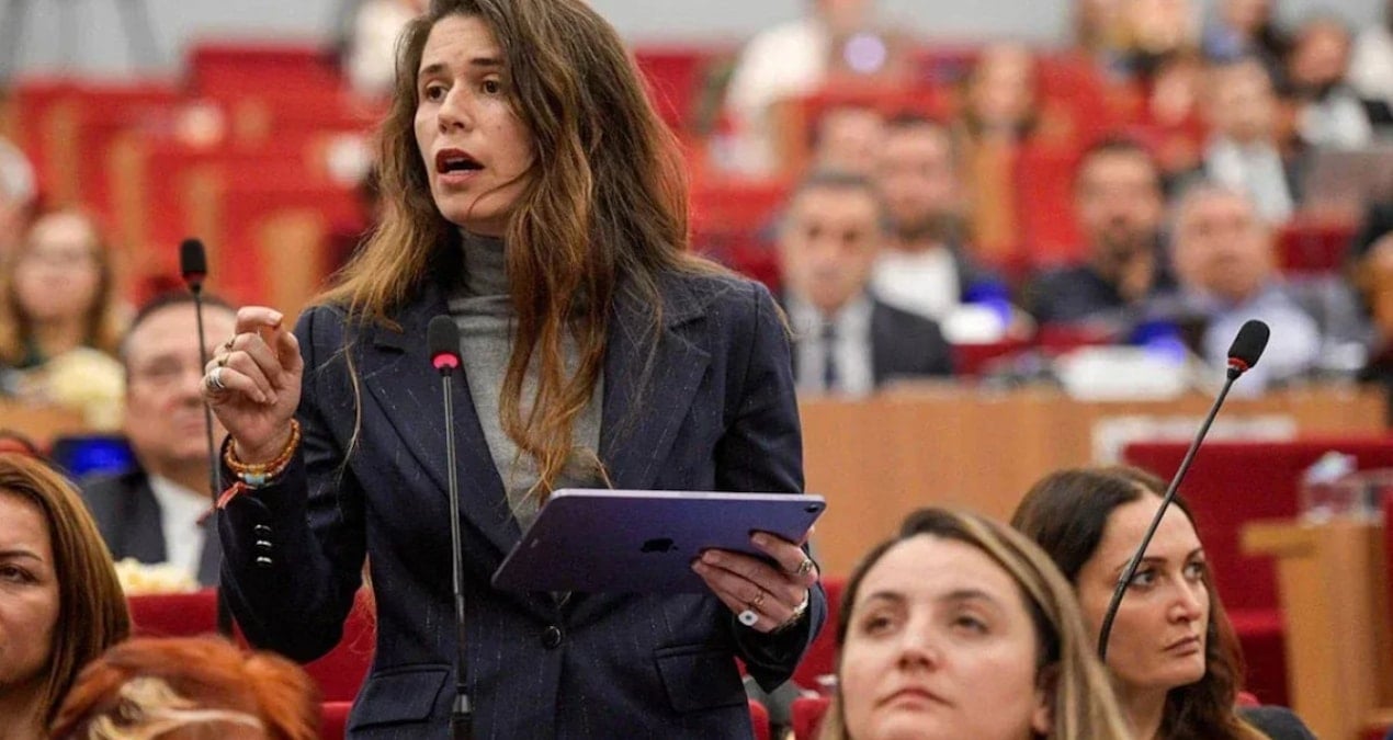 Çeşme Belediye Başkanı Lâl Denizli ifade vermek için adliyede